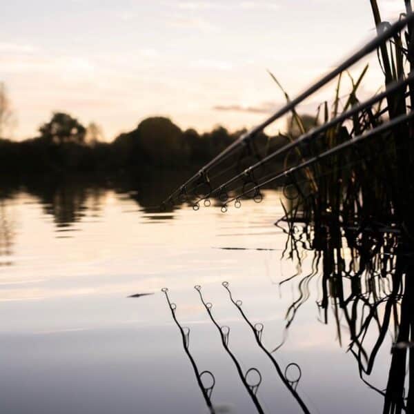 3 X NASH X SERIES RODS OR CASH - Image 3